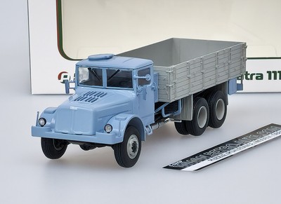 Tatra 111 R - blau/grau MODIMIO 1:43
