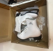 New In Box Lake Placid Women's Figure Ice Skates White Size 6 Model 686 Vintage