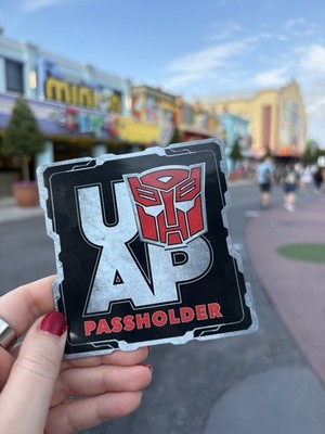 Universal Studios  Annual Passholder Transformer Autobot Magnet 2026 New