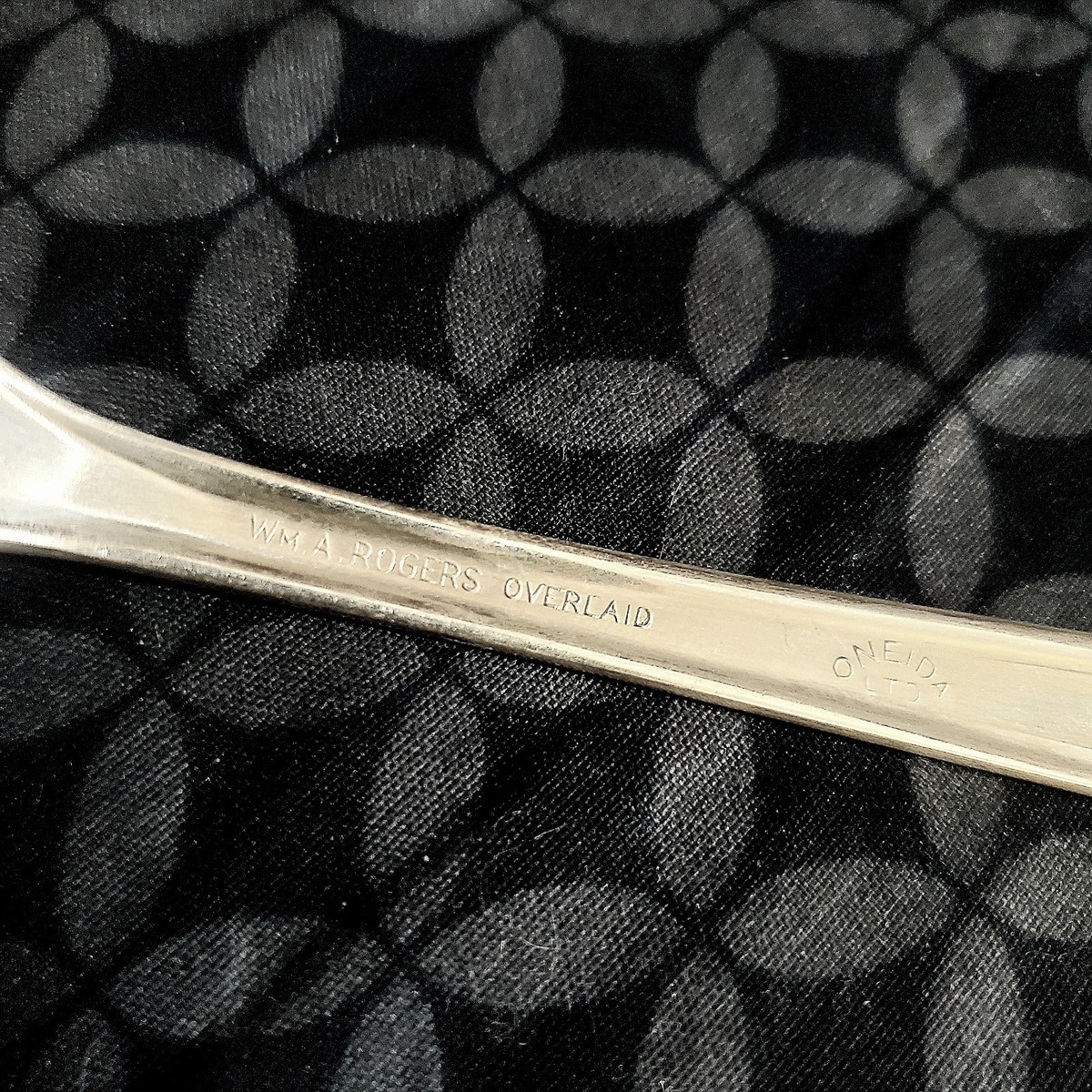 1 PLACE SETTING ROGERS SILVERPLATE FLATWARE PARAMOUNT ART DECO