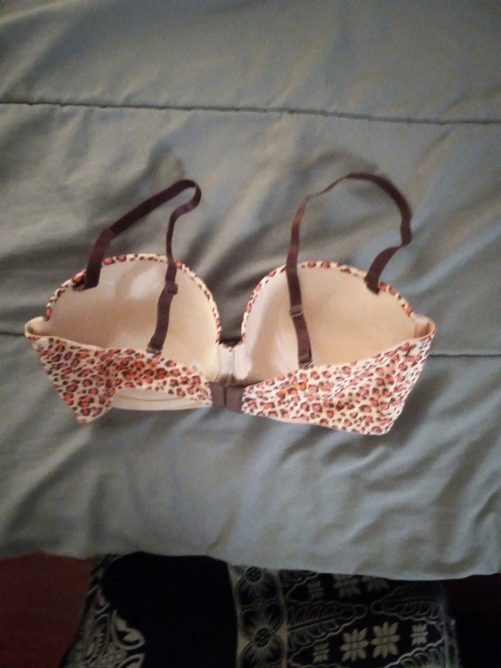 Sujetador push-up con estampado animal para mujer - marrón/rosa, convertible sin tirantes - usado Foto 2 de 3