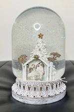 Shimmer & Shine Christmas Nativity snow globe