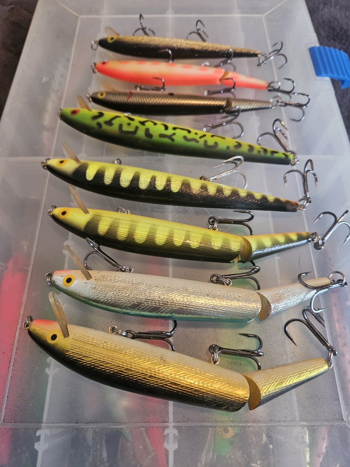 8 Assorted Rebel Discontinued Floating Stickbaits New Hardware - Image 2