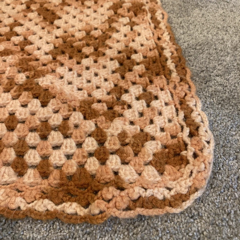 "Manta/tiro vintage de ganchillo años 60 hecha a mano marrón tostado 64"" X 63"" abuela afgana" Foto 4 de 4