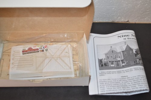 LASER ART STRUCTURES BRANCHLINE TRAINS #884 N COUNTRY FEED OPEN BOX - Bild 3 von 3