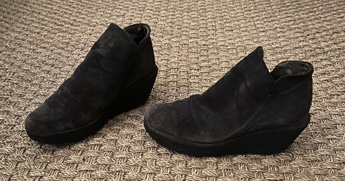 FLY London Ankle Bootie Boots-Dark Gray Suede-Zip-up-Wedge-EU Sz 40 (US 9-9.5)