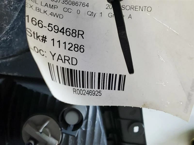 Luz trasera derecha pasajero Kia Sorento 2003-2006, número de pieza - 92402-3E030 Foto 3 de 3
