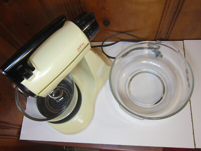 Sunbeam MixMaster Beige 12 Speed Stand Mixer w/ Large & Small