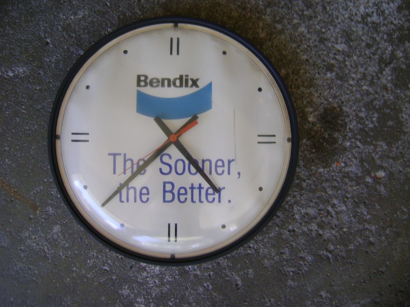 Vintage Mechanic Garage Man Cave BENDIX BRAKES Hanover Battery WALL CLOCK 13"