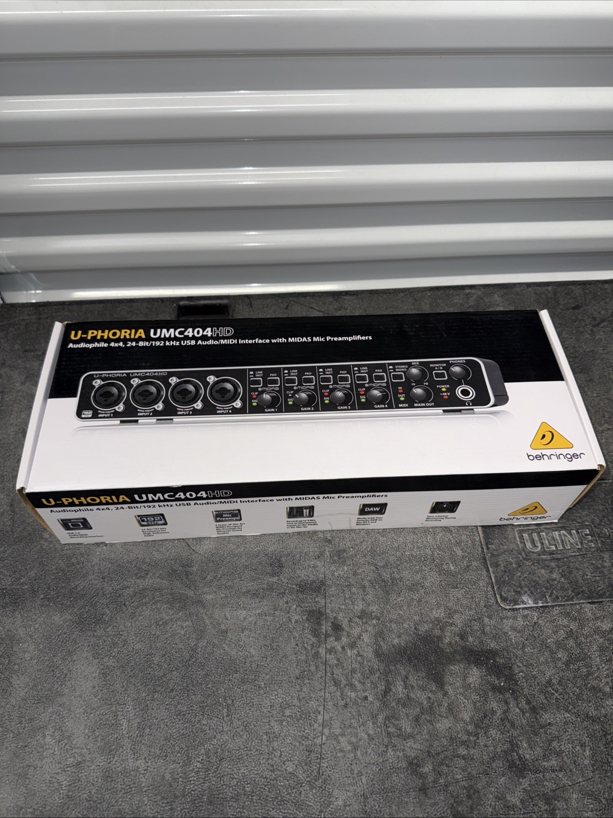 Behringer U-Phoria UMC404HD USB Audio/MIDI Interface 24-Bit 192 kHz - Black