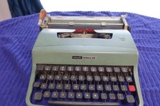 Olivetti Lettera 32 Typewriter Green Vintage Portable QWERTY Made in Spain thumbnail