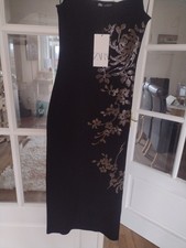 Zara Bodycon Dres Size M New With Tags Beaded Flower Detail