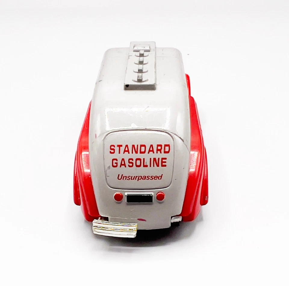 Lledo / Chevron, 1936 Dodge Airflow, Standard Oil Co. Fuel Tanker Truck, England - Image 4 of 4