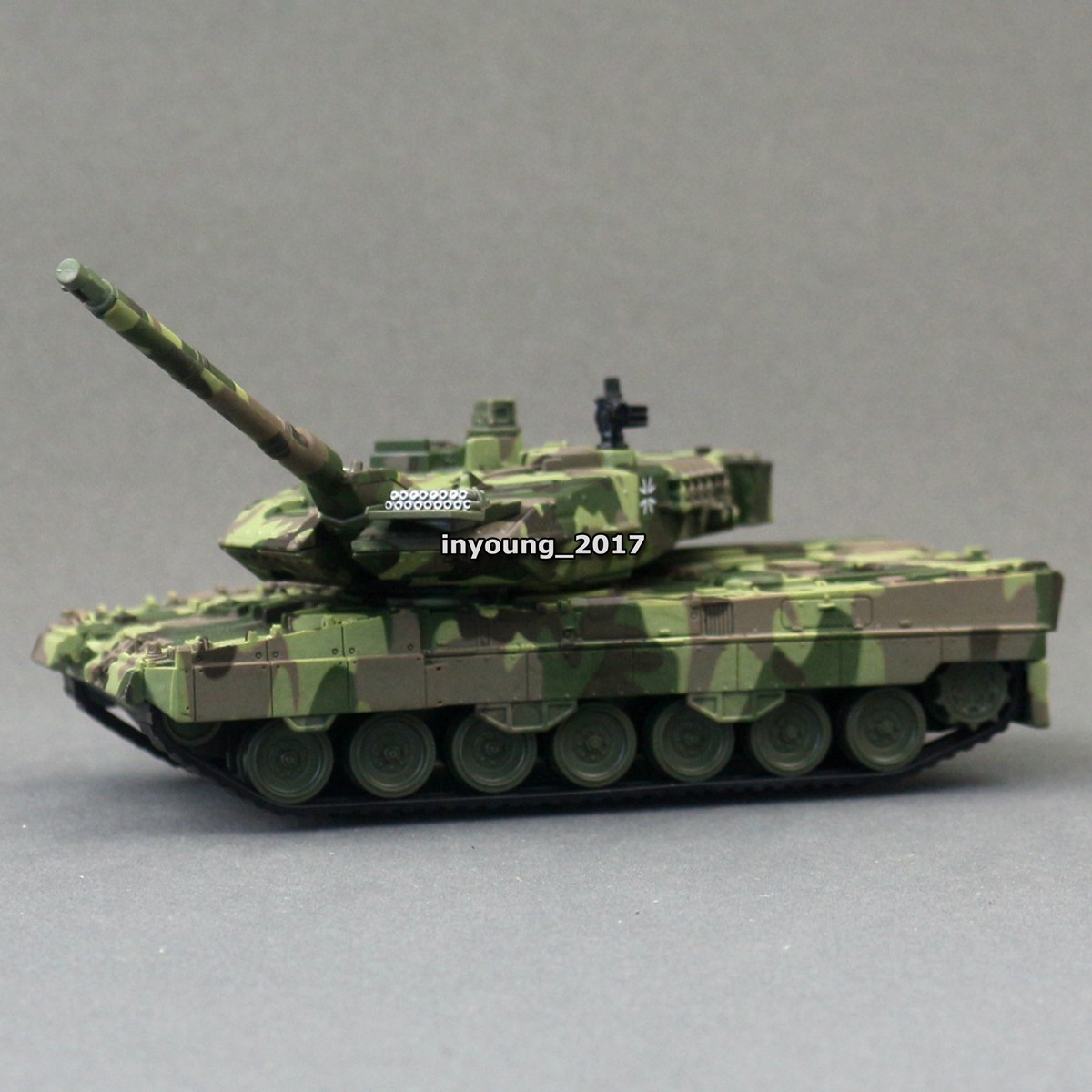 Leopard 2 Tank Model Diecast Military Vehicle Army Toys for Boys