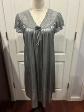 Women Grey Silky Short Sleeve VNeck Lace Nightgown w/bow M 40"Lx19W