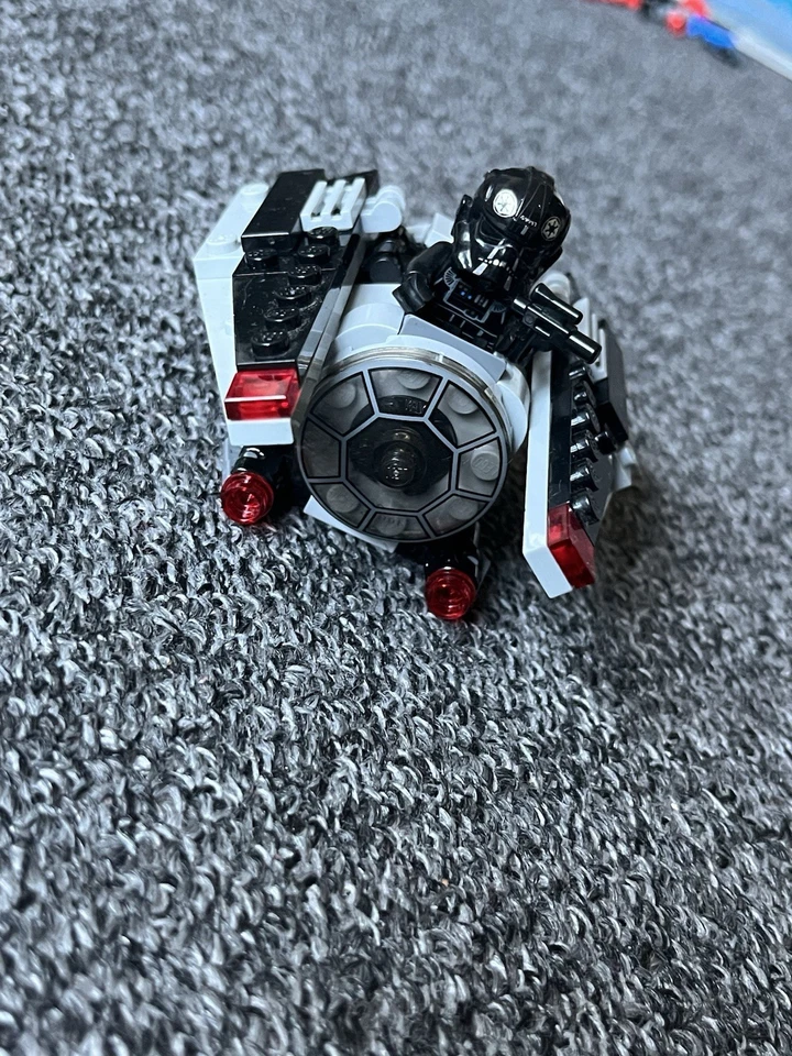 LEGO Star Wars 75161 TIE Striker Microfighter, photo 2 sur 3