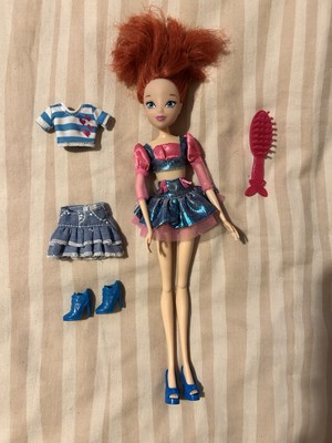 Winx Club Bloom Believix Puppe 2 Outfits und Pinsel guter Zustand neu lackiert Teile