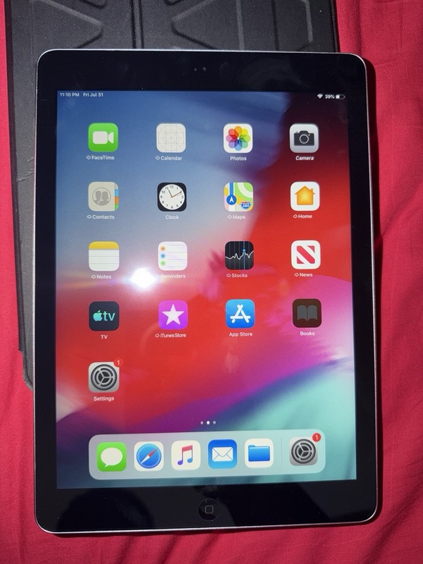 Apple iPad Air 1st Generation 9.7" 16GB A1474 MD785LL/A Wi-Fi, Space Gray