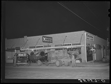 Photo:Morning activity at retail grocery store. San Angelo, Texas
