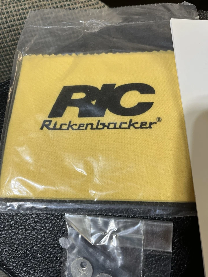 Guitarra y bajo Rickenbacker 1992 vintage manual del propietario, tela, teclas de estuche Foto 3 de 4