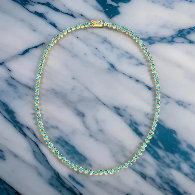 Conjunto de collar de tenis con bisel turquesa redondo creado en laboratorio de 3 mm enchapado en oro amarillo de 14 K Foto 2 de 4