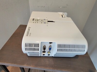 Mitsubishi XD211U DLP Projector 2200 Lumens HDMI-Adapter w