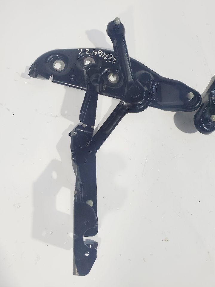 Bentley Continental GT 2010 Engine lid hinge