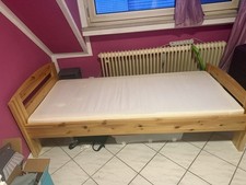 Bett 90x200 mit Lattenrost und Matratze aus Holz