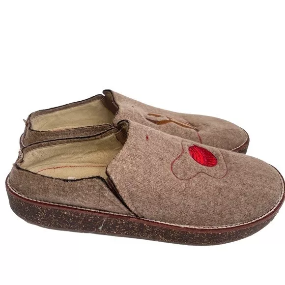 Ellen DeGeneres Shoes Slippers US 10 Tillie Cat Yarn Applique