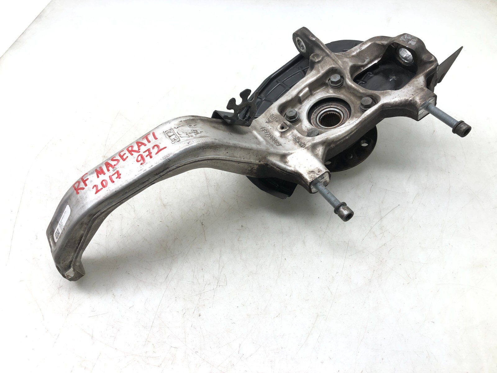 2017-2022 MASERATI LEVANTE S AWD RIGHT PASS FRONT SPINDLE KNUCKLE WHEEL HUB OEM.