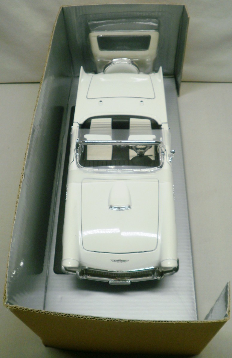 Road Signature Deluxe Collection 1957 Ford Thunderbird Diecast 1