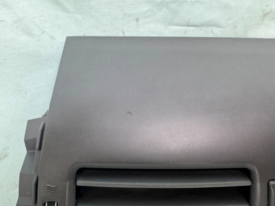 Kia Borrego 2008-2011 tablero central ventilación aire acondicionado ventilaciones con interruptor de peligro OEM Foto 3 de 4