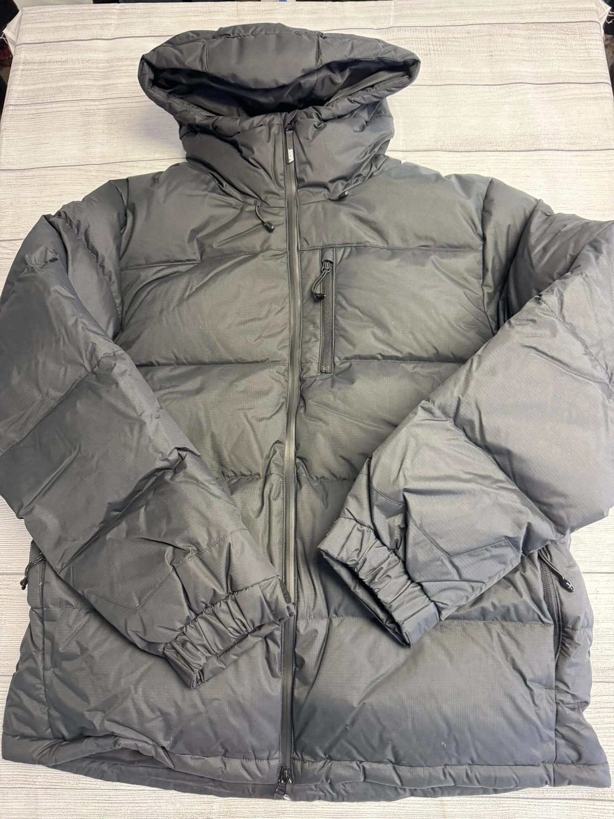 Vans Jacket Mens Medium Black MTE Snow Puffer Duck Down Waterproof MSRP $400