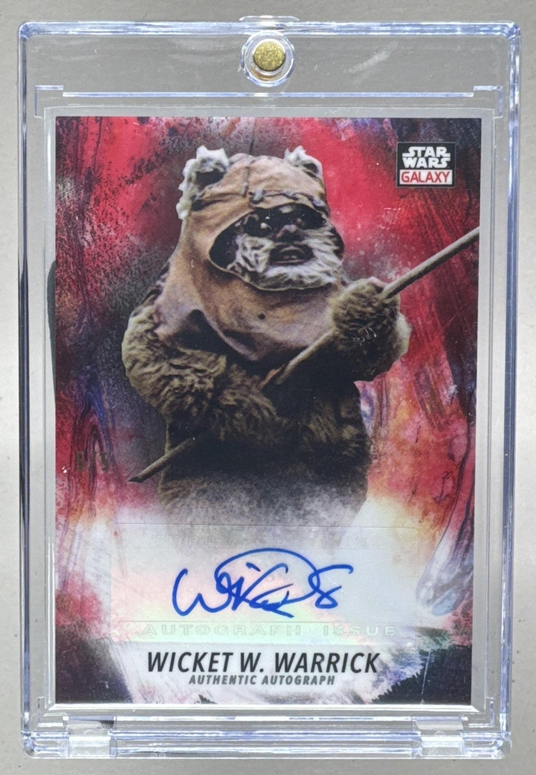 Warwick Davis 2025 Topps Chrome Star Wars Galaxy #GA-WD Red Refractor Auto 5/5 view 1