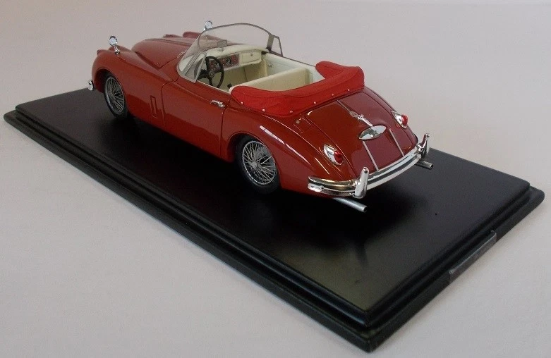 TWINCAM - Voiture cabriolet JAGUAR XK 150 de 1958 de couleur rouge modèle en ... - Photo 3/4
