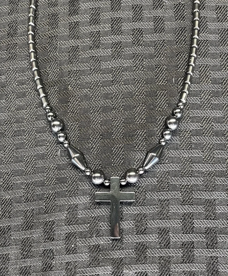 Collar colgante cruz con cuentas de hematita Foto 2 de 4