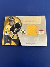 MILAN JURCINA 2005-06 FLEER ULTRA ROOKIE UNIFORMITY JERSEY RELIC RC (BRUINS)