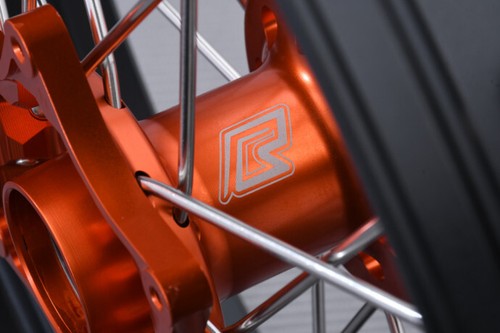 Llanta Delantera con Radios Supermoto KTM ENDURO 690 / 690R 2008-2024 3,5''x17'' - Picture 5 of 6