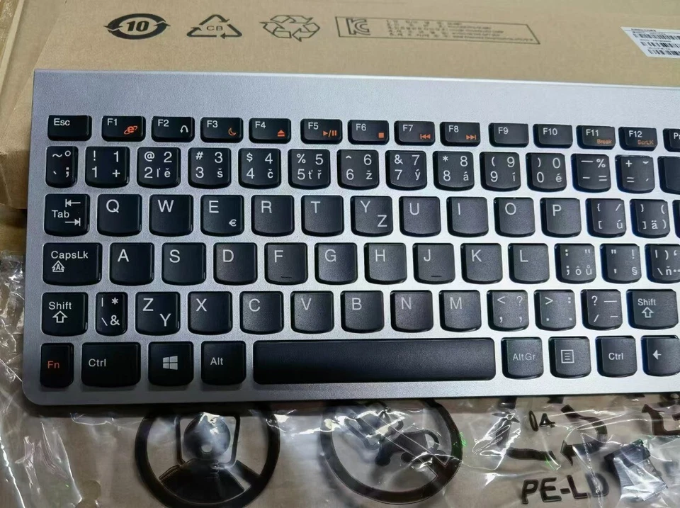 Original Lenovo IBM SK-8861 2.4G Wireless ultra-thin Metal Keyboard 8722 - Czech - Image 2 of 4