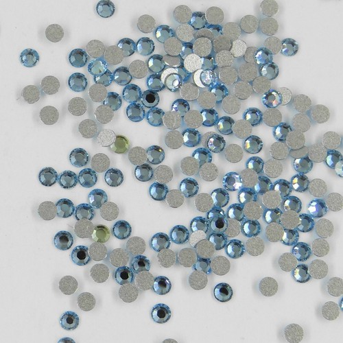 2000 SS7 AQ : 50 strass Swarovski fond plat SS7(2,2mm) AQUAMARINE - Picture 1 of 4