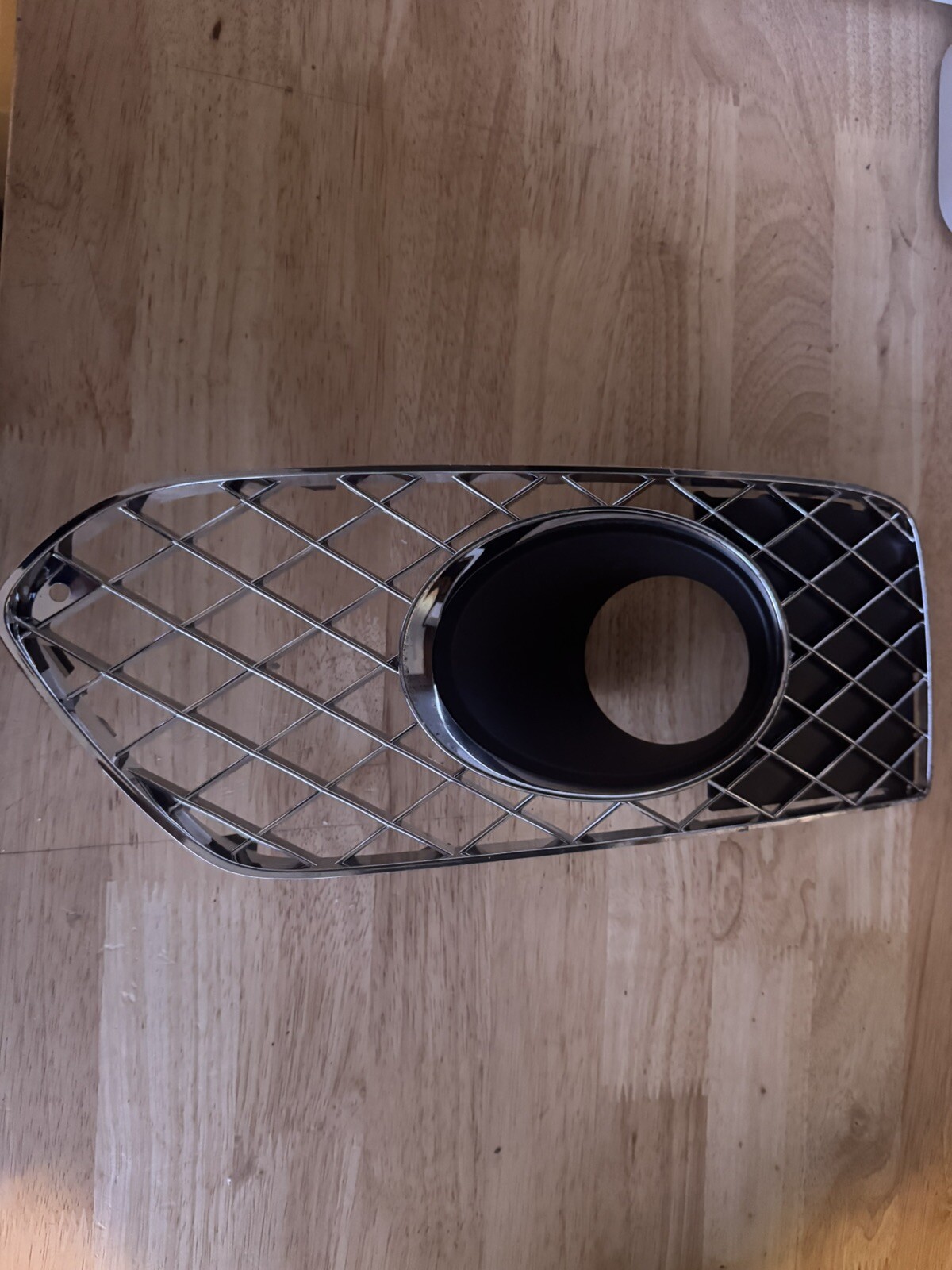 2016-2019 Bentley Bentayga Left Front Bumper  Lower Grill