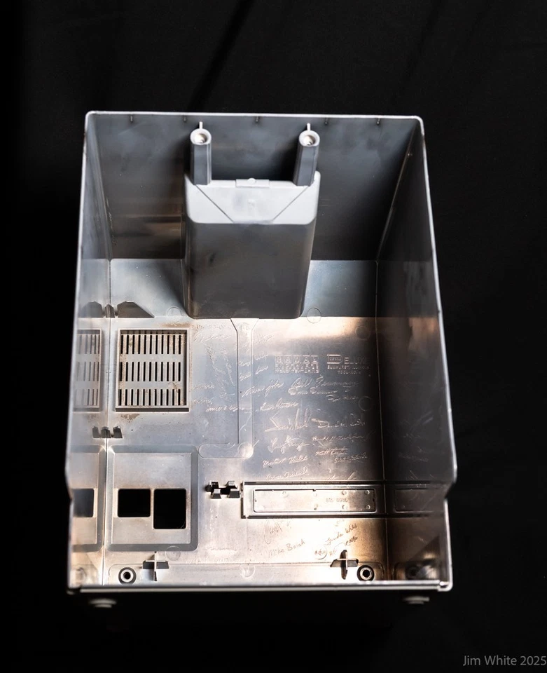 Vintage Apple Mac SE Computer Steve Jobs Signatures Embossed Case. Working! - Image 4 of 4