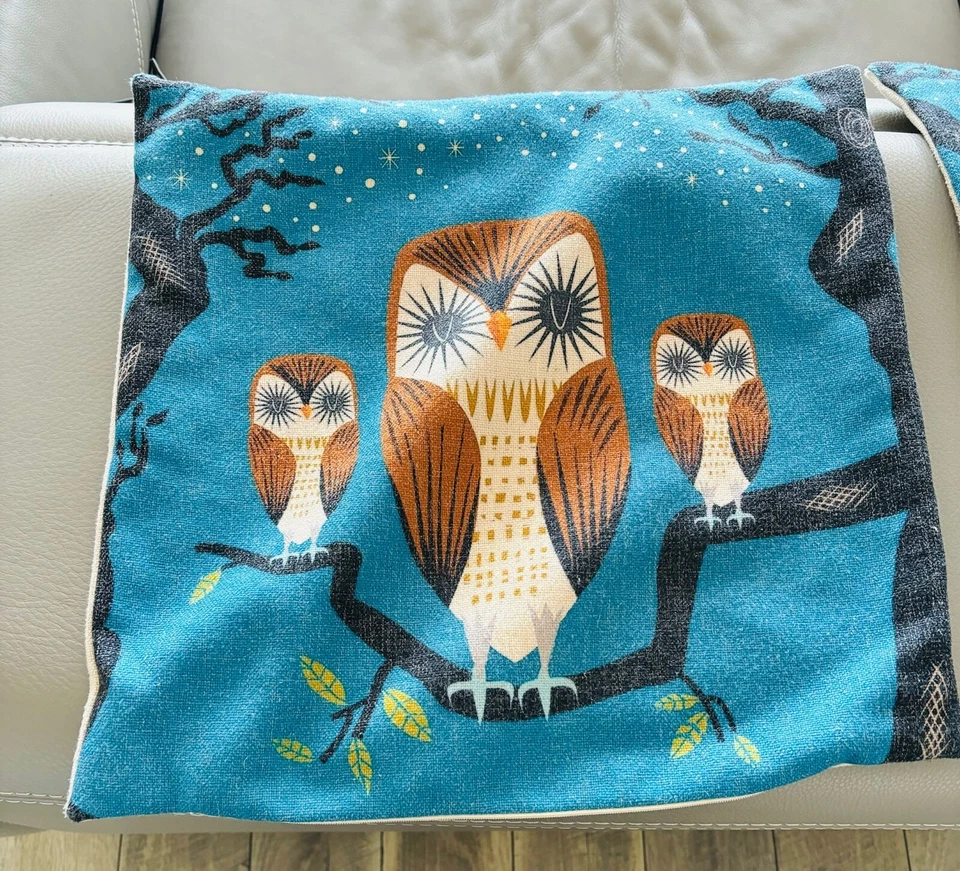 Unique accent pillows set of 2, bright blue background and owls - Image 3 of 3