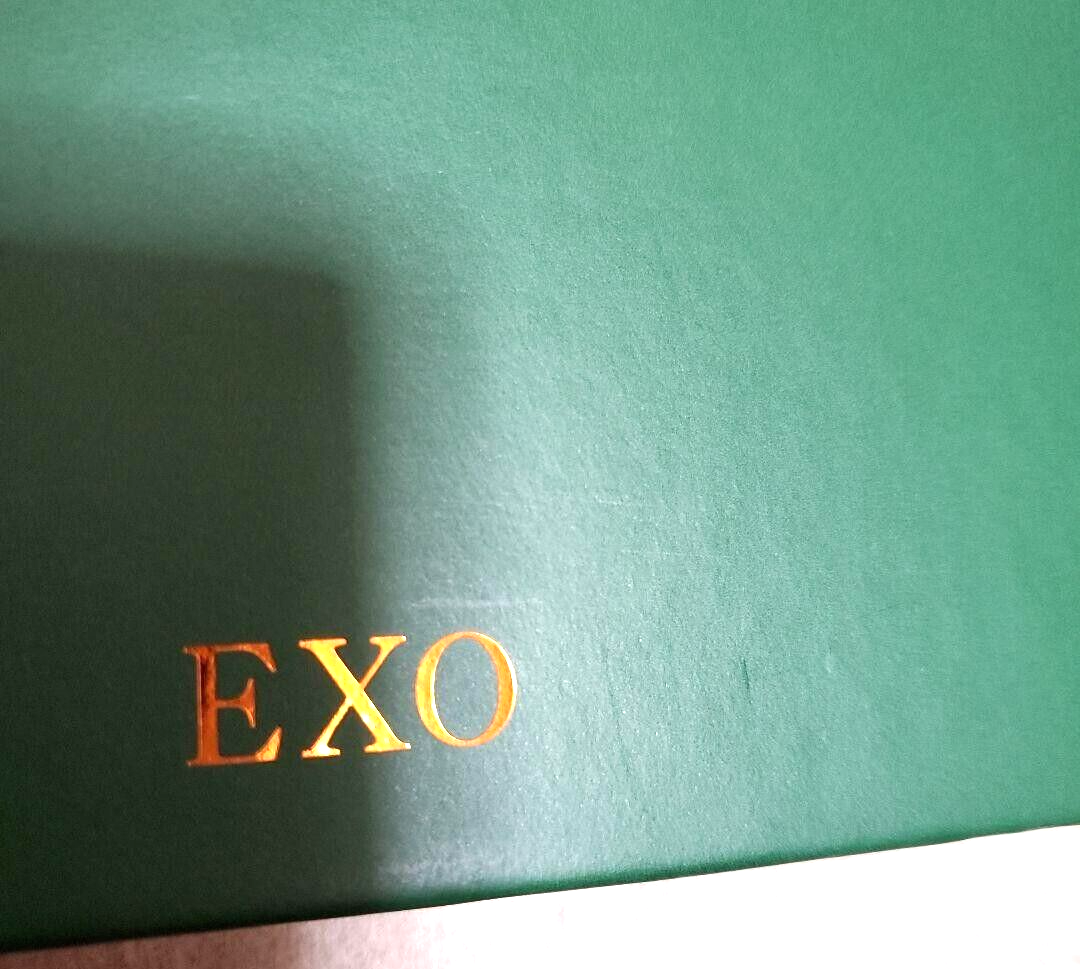 EXO 公式写真集　present;gift ポスカ付き EXO [PRESENT ; GIFT] 204p PHOTO BOOK+Post Card+Store Gift+TRACKING