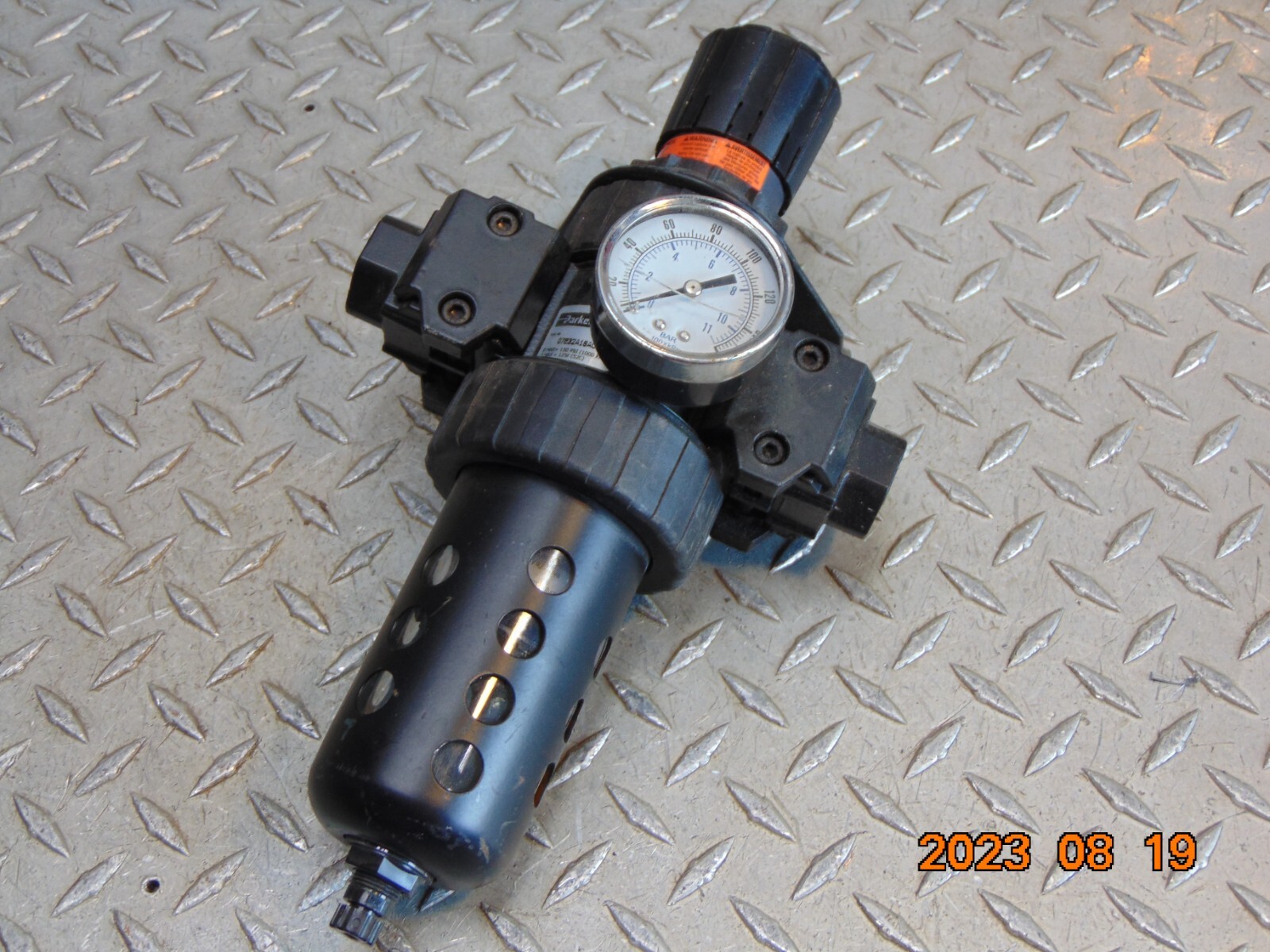 PARKER 07E32A18AC FILTER/REGULATOR w GAUGE see description