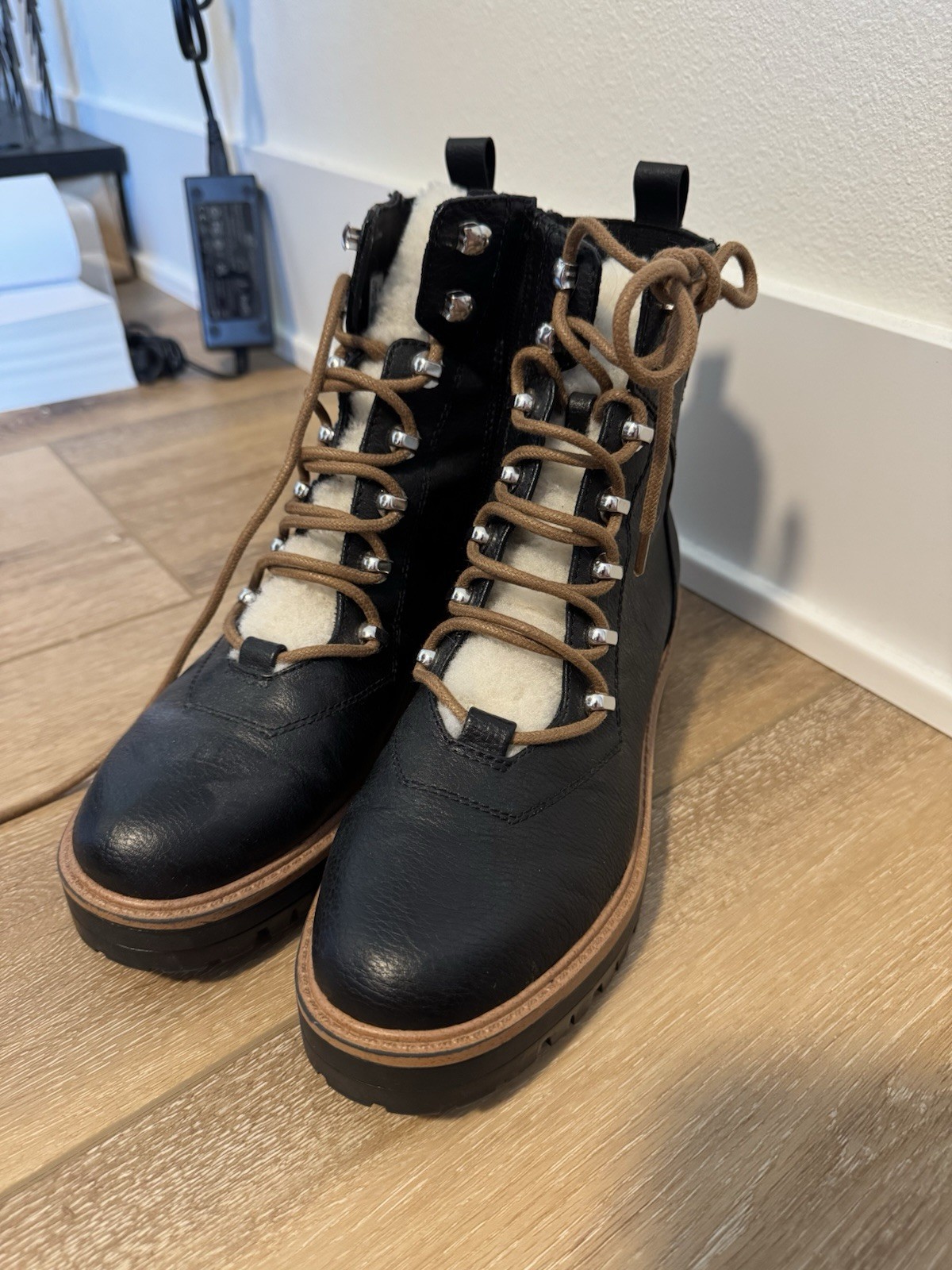 SAOLA Stivali da donna American Eagle neri vegan in pelle grossa con lacci suola a strappo taglia 7 5