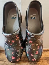 Dansko LT Pro Hero Patent Leather Clogs Slip-On Size 39 US 8.5 - 9 Nurse Print