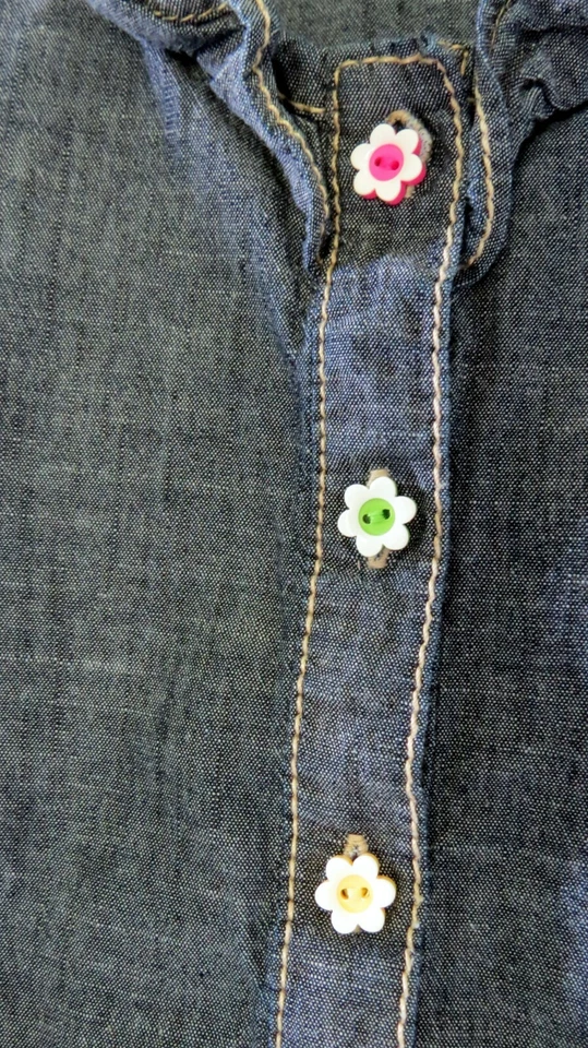 Top largo con botones de flores talla 12 de mezclilla de jean de GYMBOREE para niñas Foto 4 de 4