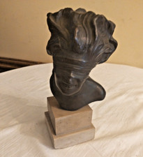 BUSTO DEA BENDATA IN BRONZO CON BASE IN MARMO  MISURA H. 24 CM X 11 CM VEDI FOTO