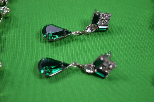Vtg Emerald Green Rhinestone Necklace & Earring Set,Dangle Stud,Silver Tone,K23 - Picture 4 of 5